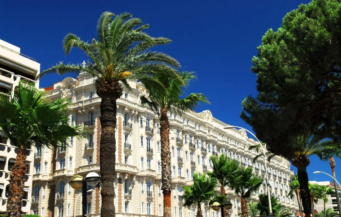 Luxury Riviera atmosphere near Cannes